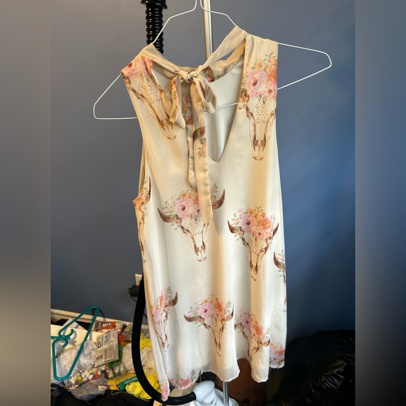 Cute dress never worn - Picture 2 of 3